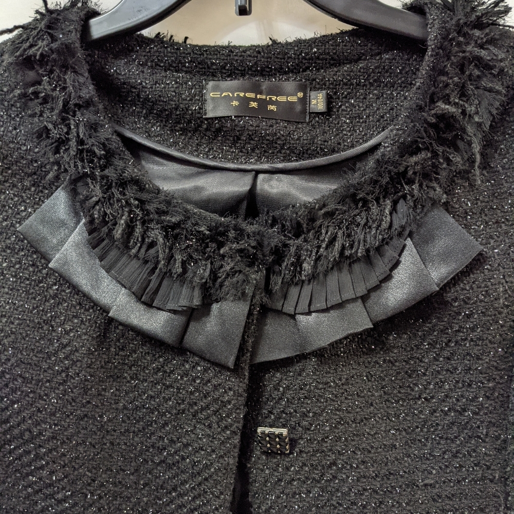BEAUTIFUL ladies coat! Size Med. Carefree brand - Picture 3 of 5